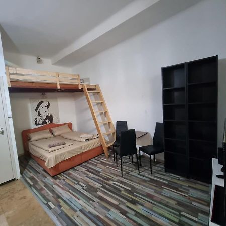 7Dab Apartment Bezeredj Contactless Self -Check-In Budapest Eksteriør billede